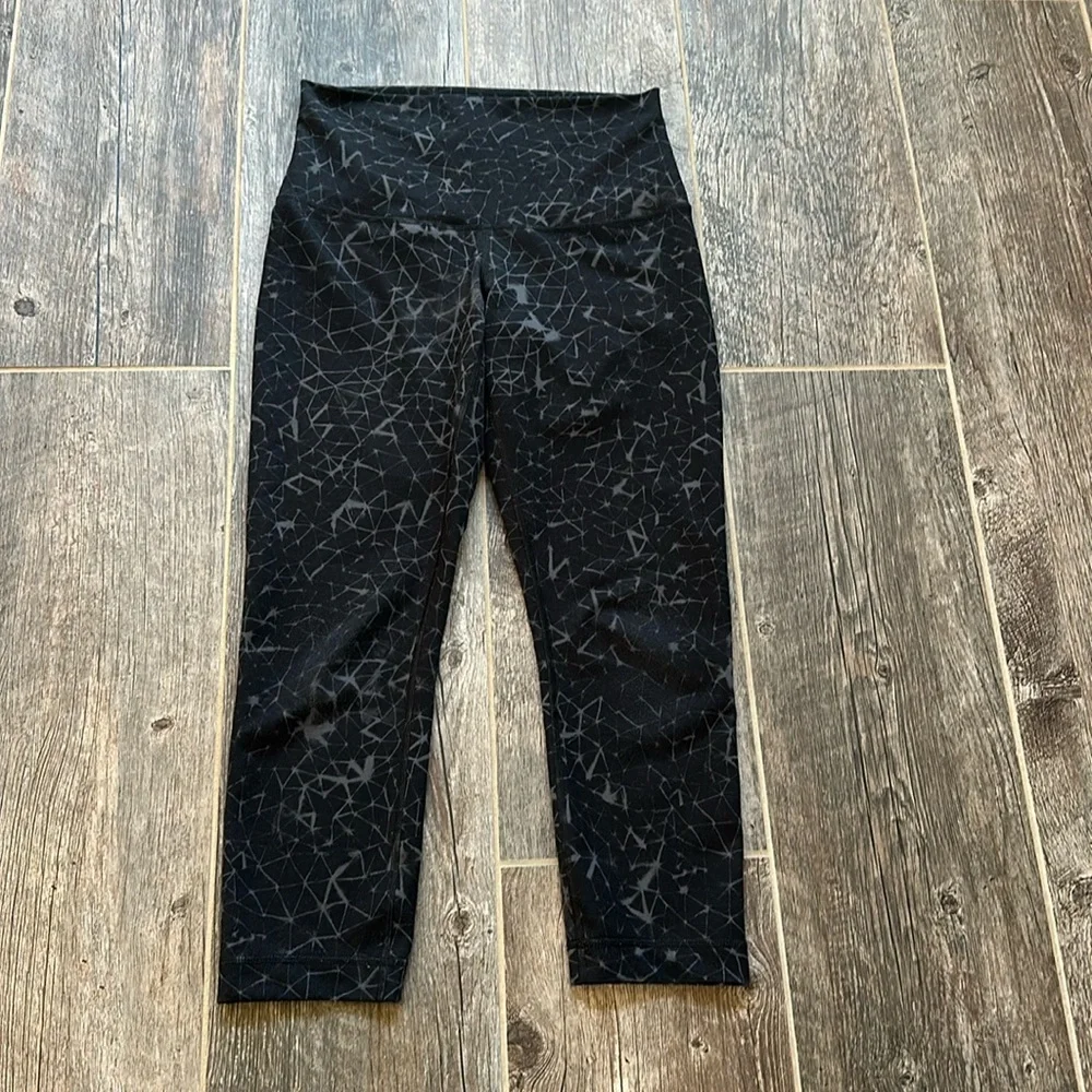 Lululemon leggings size 6 cropped